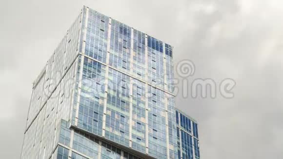 莫斯科城市的摩天大楼在玻璃表面反射的时间流逝莫斯科商业办公室和公司大楼视频的预览图