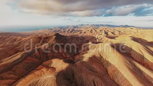 沙漠景观空中全景福尔特文图拉视频的预览图