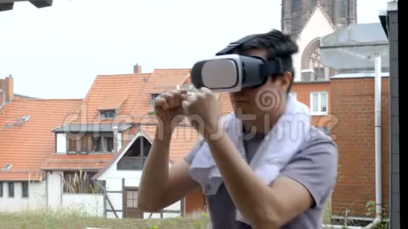 后院的虚拟现实拳击视频的预览图