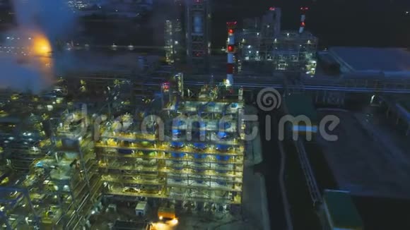 上午浏览石油公司地盘的建筑物视频的预览图