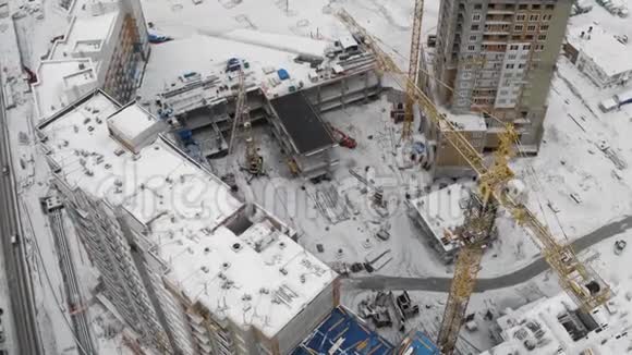 未完成的住宅建筑工地新地区开发空中视频的预览图