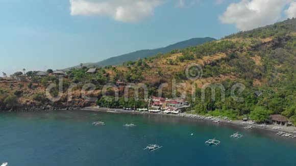 空中拍摄美丽的杰梅鲁克湾在阿米德地区前往巴厘概念视频的预览图