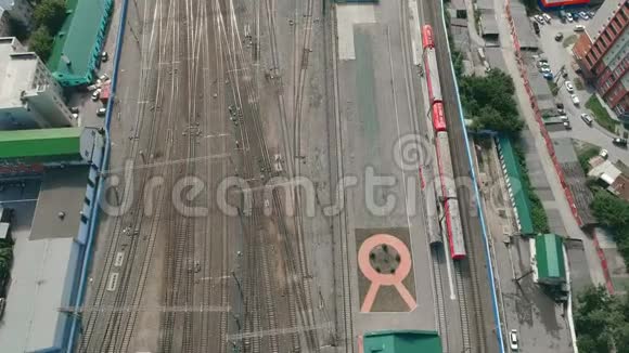 铁路编组站有许多铁路轨道空中射击视频的预览图