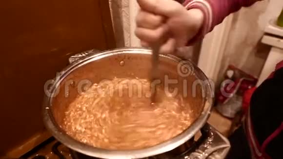 大锅里的鲜汤4UHDK视频的预览图