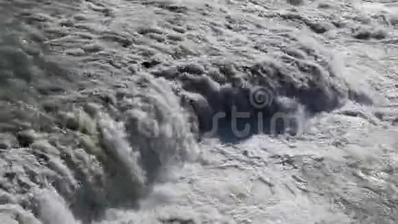 鸥佛斯瀑布的水流视频的预览图