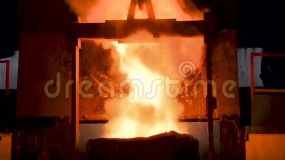炉外熔融金属浇注高炉液态金属视频的预览图