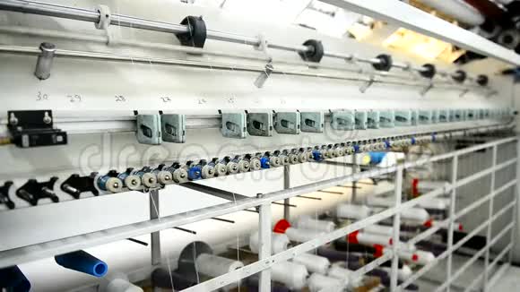 工厂制造床垫编织机构自动切割机缝制材料视频的预览图