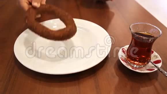 茶和土耳其百吉饼视频的预览图