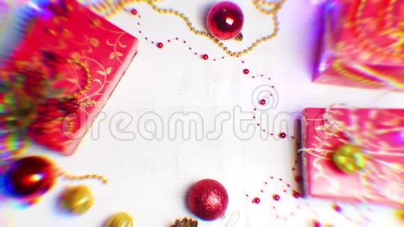 红色新年礼物白色背景与新年的属性和色差视频的预览图
