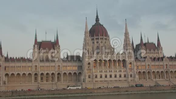 匈牙利议会和多瑙河视频的预览图