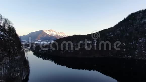 空中拍摄的山脉和科尼希斯湖在德国4k视频的预览图