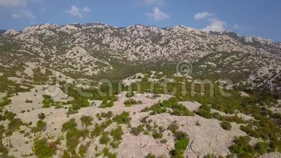 克罗地亚石山的鸟瞰图视频的预览图