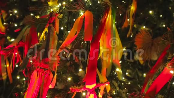 在莫斯科红场附近装饰了圣诞树以纪念圣诞节彩色的美丽景色视频的预览图