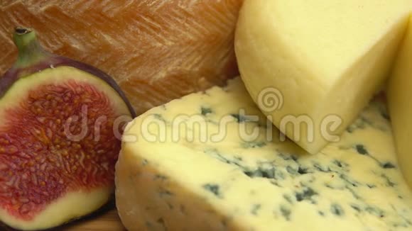 奶酪和无花果的碎片视频的预览图