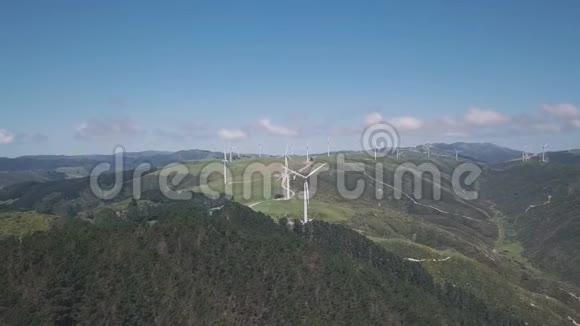 海滨风电场4k空中摄影视频的预览图