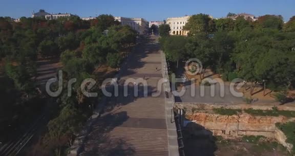 敖德萨里希留公爵纪念碑Aerial视频的预览图