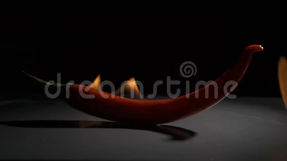 火里的辣椒视频的预览图