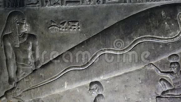 上埃及的Dendera墙上雕刻能源灯视频的预览图