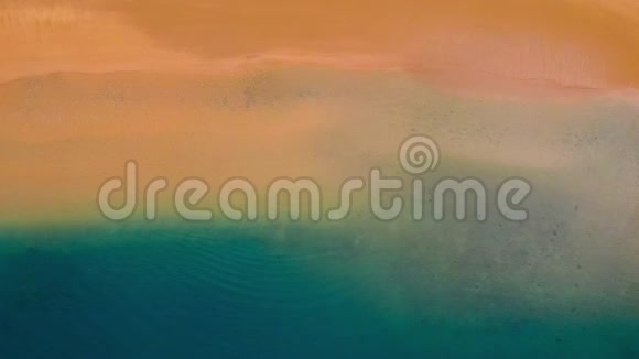 鸟瞰海滩的金色沙滩LasTeresitas和大西洋的绿松石水特内里费金丝雀视频的预览图
