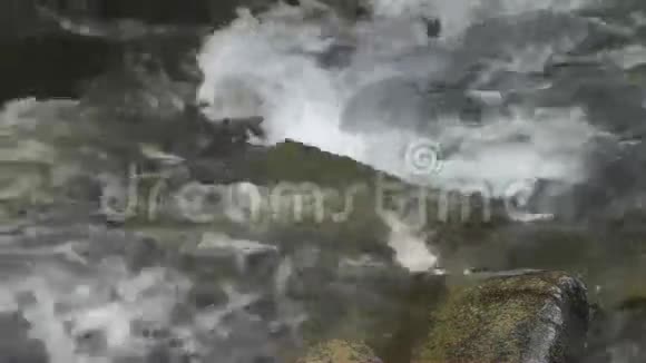 尤肯地区的一条金矿视频的预览图