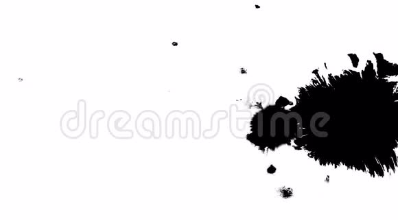 从右到左的几滴墨水滴在湿纸上视频的预览图
