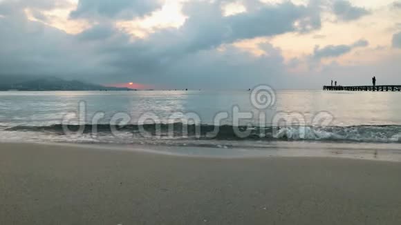 木墩海和沙滩清晨时分马略卡视频的预览图