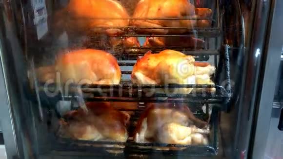 街头烧烤的鸡肉视频的预览图