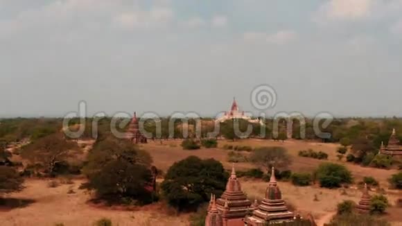 缅甸巴根寺庙距离平滑变焦时间流逝视频的预览图