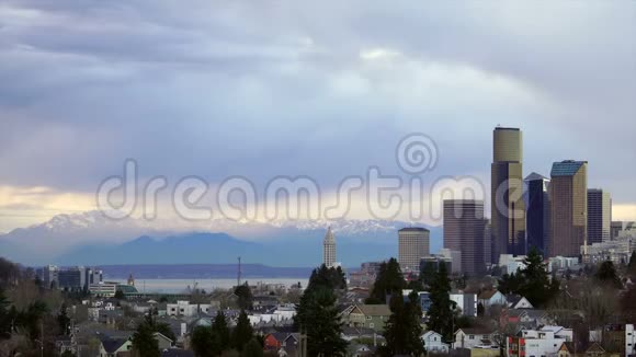 风暴天空西雅图华盛顿普吉湾市中心天际线视频的预览图