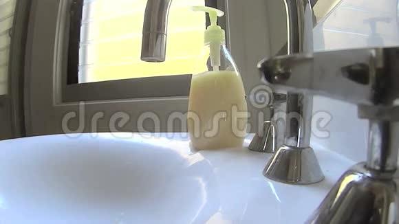 洗手POV视频的预览图