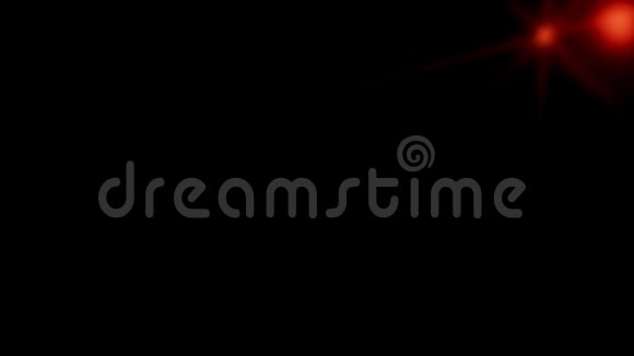 抽象光学老式镜头耀斑爆发在黑色背景4K红色和橙色镜头耀斑灯动画混合覆盖视频的预览图