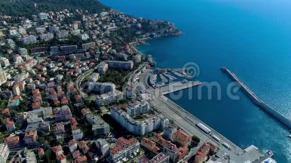 法国尼斯港豪华游艇的海港和海港鸟瞰图视频的预览图