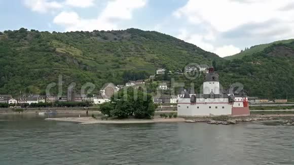 考布村天际线与城堡Pfalzgrafenstein联合国教科文组织世界遗产时间流逝视频的预览图