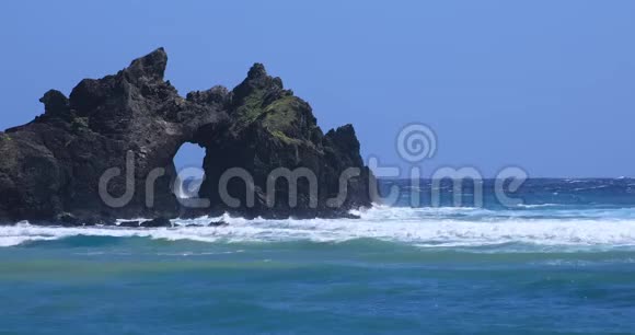 大岛大岛阿姆米的图鲁苏岩峭壁视频的预览图