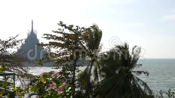 泰国芭堤雅的木制真理圣殿从海岸俯瞰高海拔原始寺庙视频的预览图