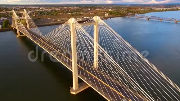 云缆桥跨哥伦比亚河肯纳威克帕斯科华盛顿视频的预览图