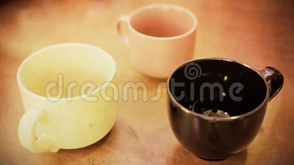 三杯热水一杯茶古董视频的预览图