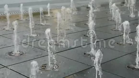 很多跳舞的喷水喷泉视频的预览图