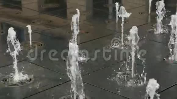 很多跳舞的喷水喷泉视频的预览图