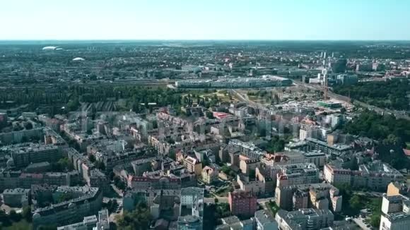 波兰波兹南的鸟瞰房屋视频的预览图