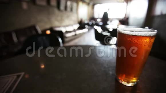 复印空间伦敦酒吧一品脱啤酒视频的预览图