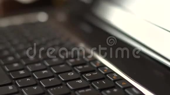 黑色笔记本键盘视频的预览图