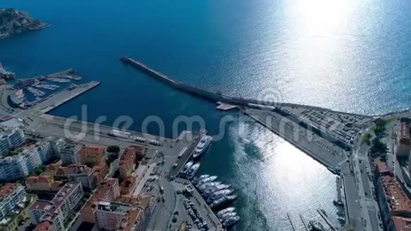 法国尼斯港豪华游艇的海港和海港鸟瞰图视频的预览图