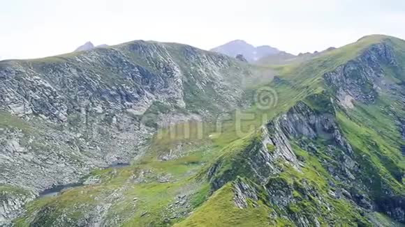 法加拉斯山脉夏季白天视频的预览图