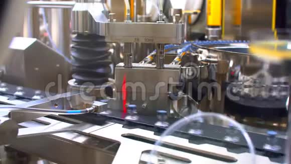 工厂制药生产线药品质量控制视频的预览图