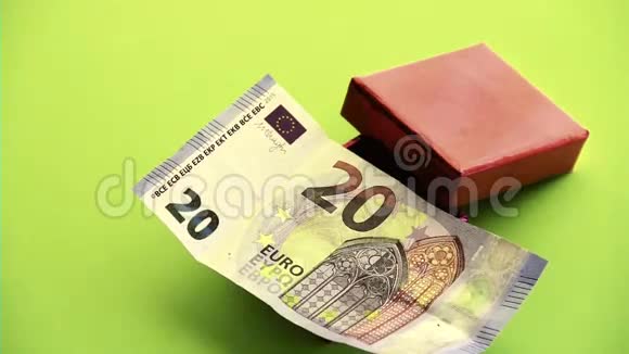 20欧元钞票作为礼物视频的预览图