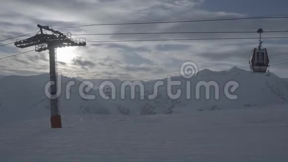 佐治亚州古达里滑雪胜地滑雪缆车时间过短视频的预览图