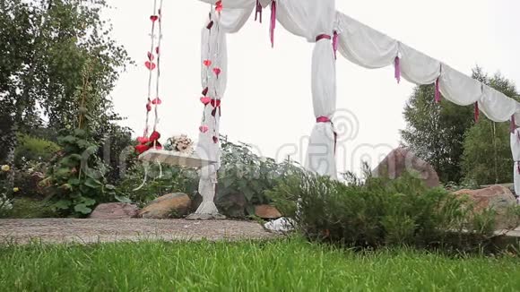 漂亮的婚礼秋千视频的预览图