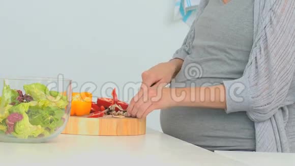 孕妇做饭视频的预览图