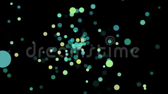 在孤立的黑色背景上抽象圆圈粒子运动多呈青蓝黄红橙褐色的圆形小组视频的预览图